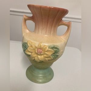 Vintage HULL ART USA Vase water lily design L – 5 – 6 1/2, double handled